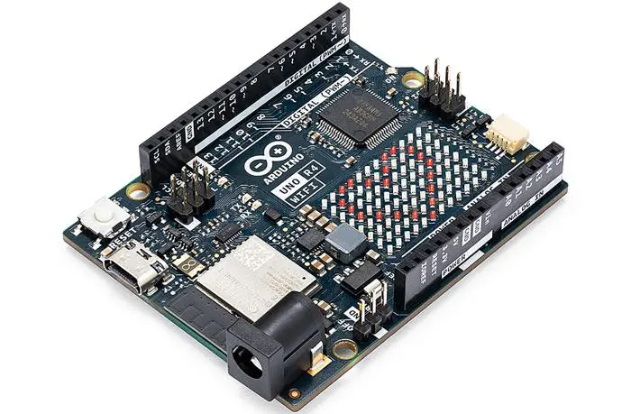Arduino Uno development board scales to 32 bits