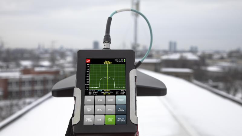 Handheld spectrum analyzer expands frequency range